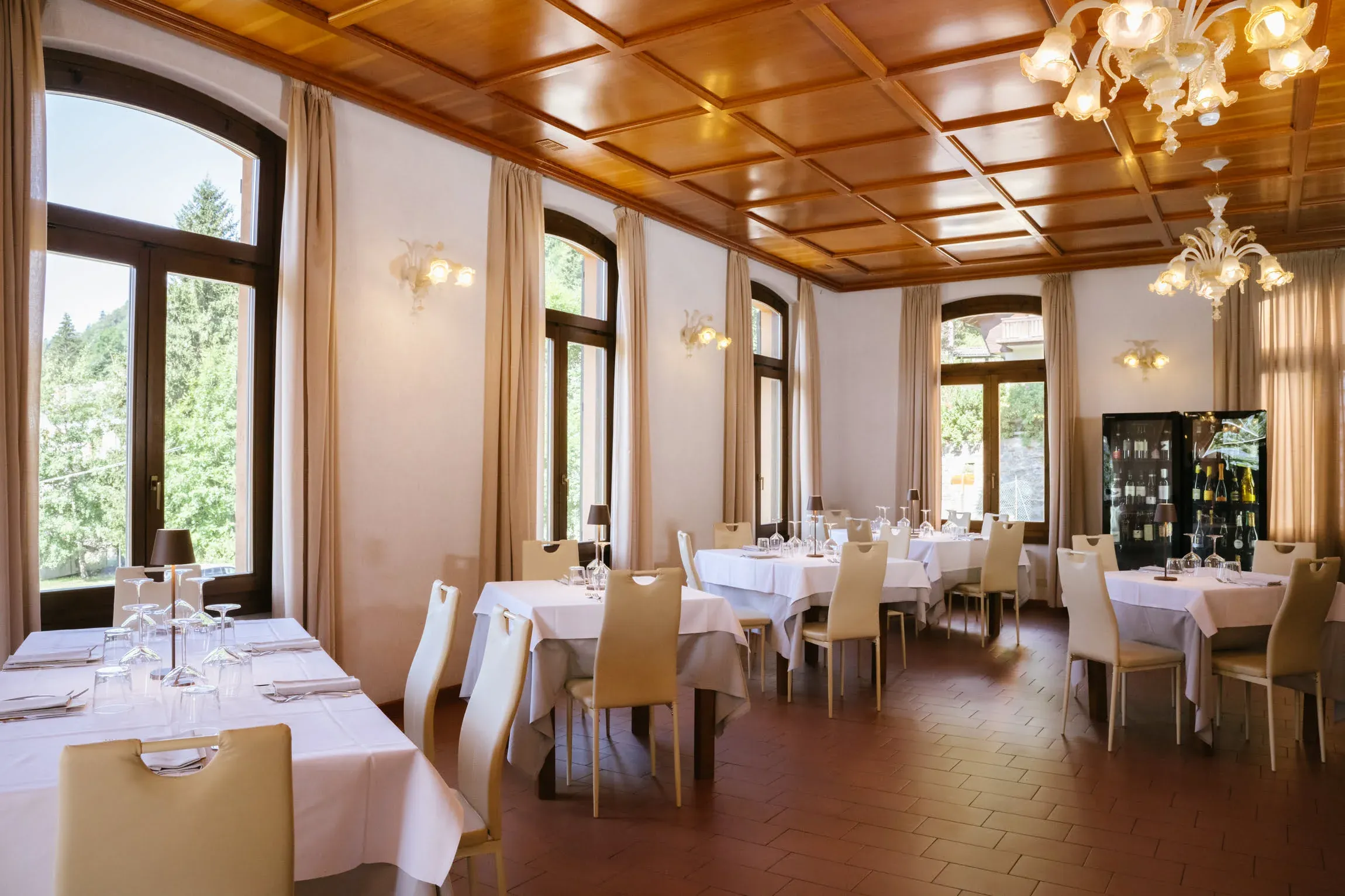 villa-luzzago-ponte-di-legno-sala-pranzo-e-cena-oltrebrescia